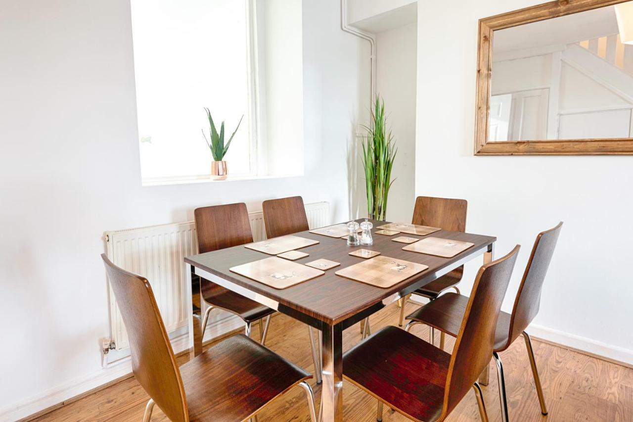 Free Parking, Spacious Living Room, Garden Суонси Экстерьер фото